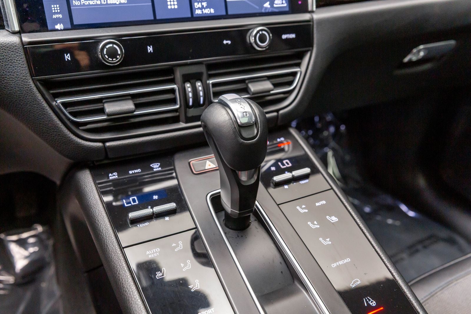 2022 Porsche Macan AWD