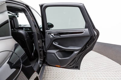 2022 Porsche Macan AWD