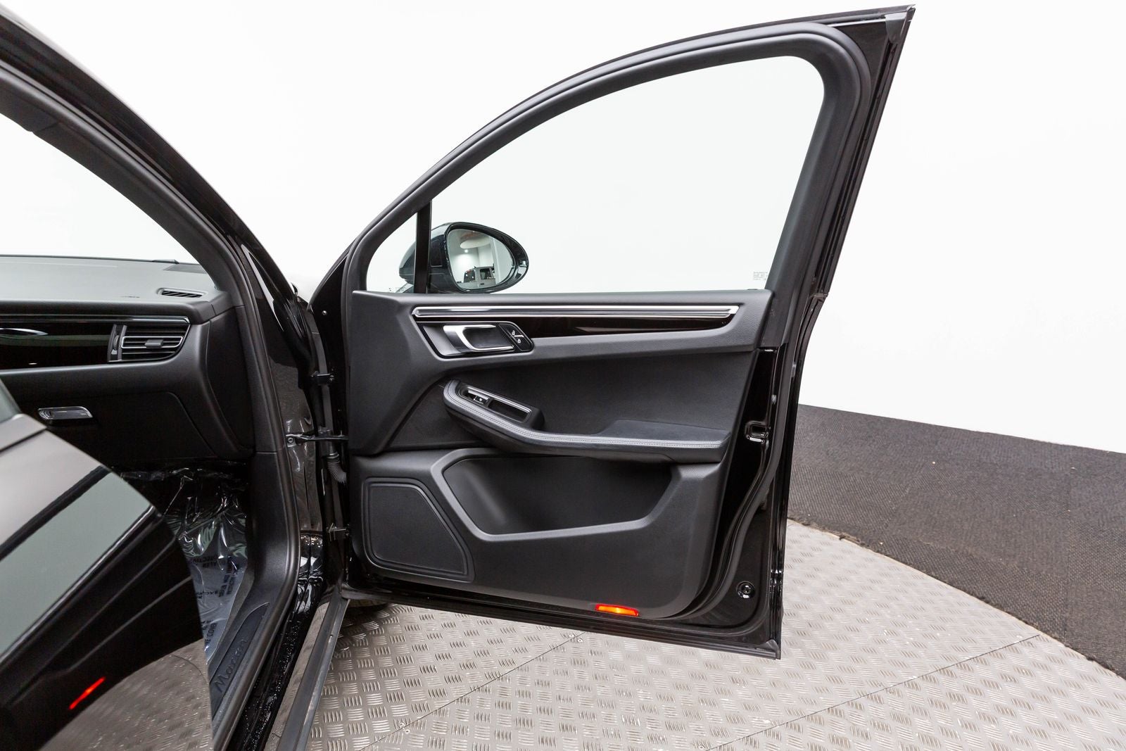 2022 Porsche Macan AWD