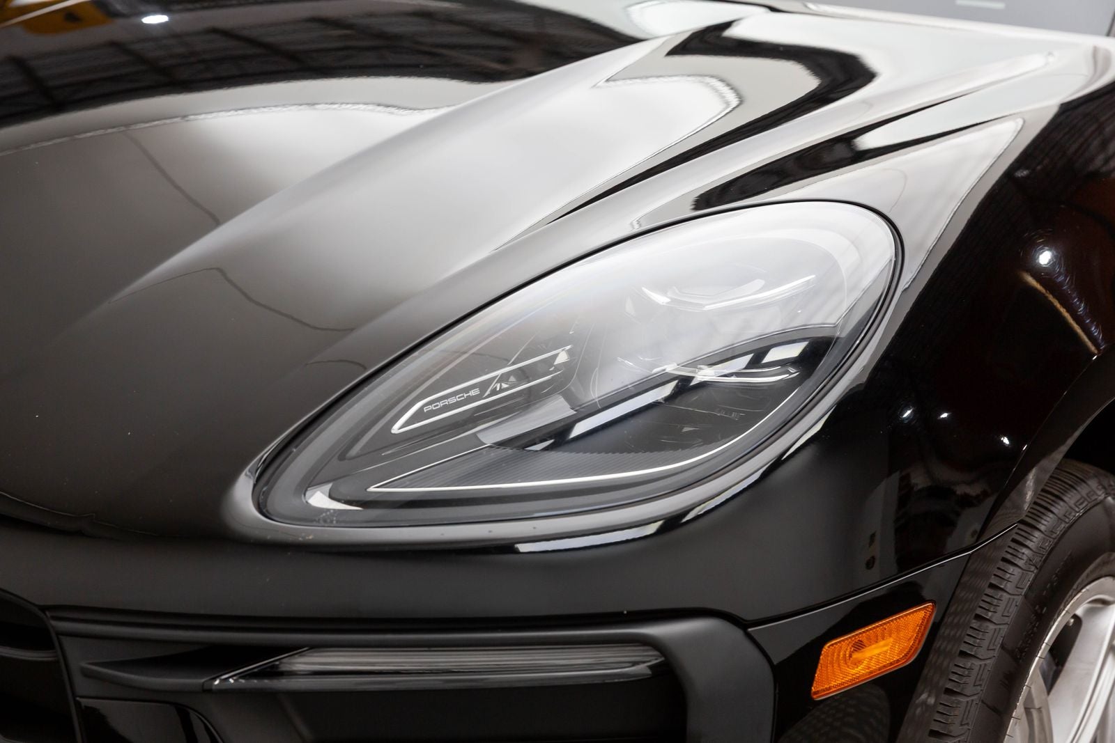 2022 Porsche Macan AWD