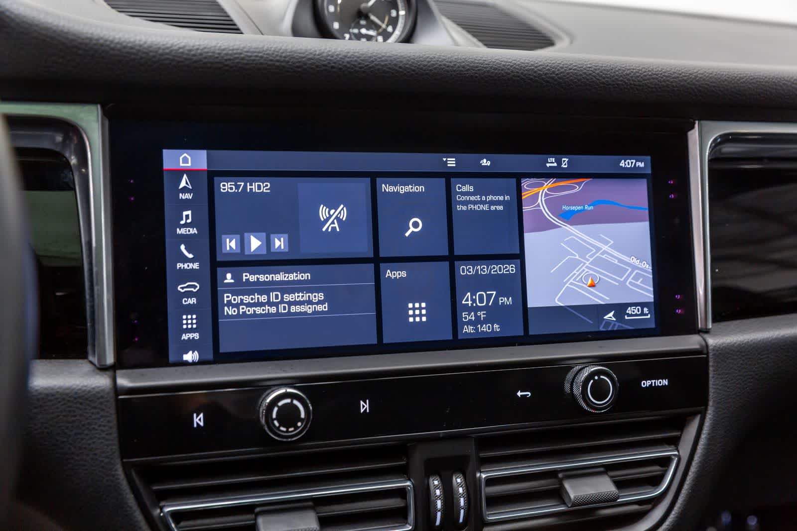 2022 Porsche Macan AWD