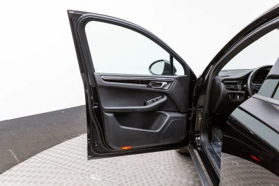 2022 Porsche Macan AWD