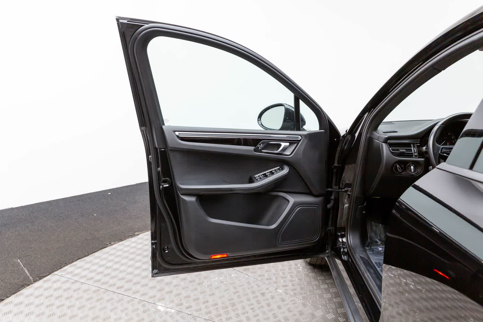 2022 Porsche Macan AWD