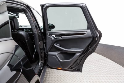 2022 Porsche Macan AWD