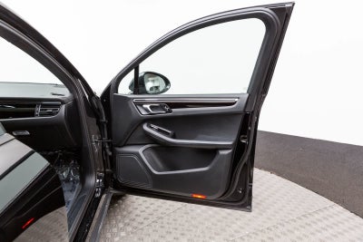 2022 Porsche Macan AWD