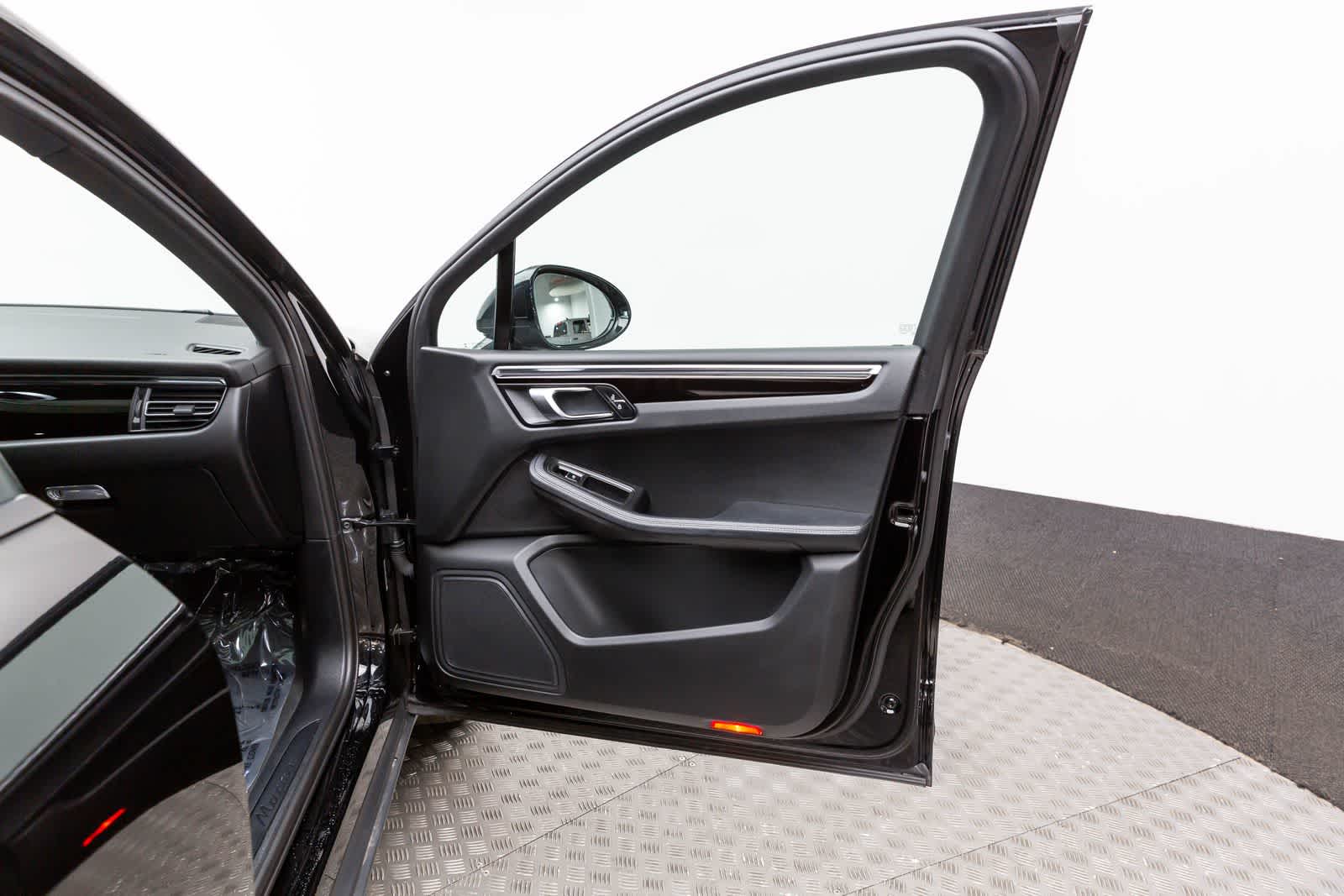 2022 Porsche Macan AWD