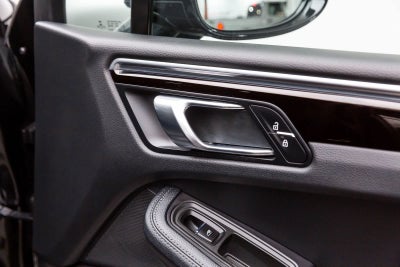 2022 Porsche Macan AWD