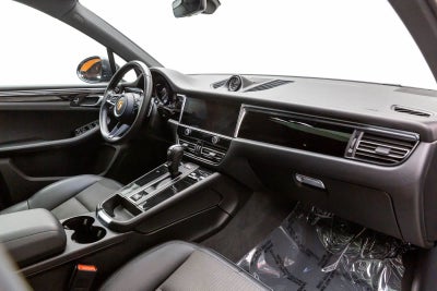 2022 Porsche Macan AWD