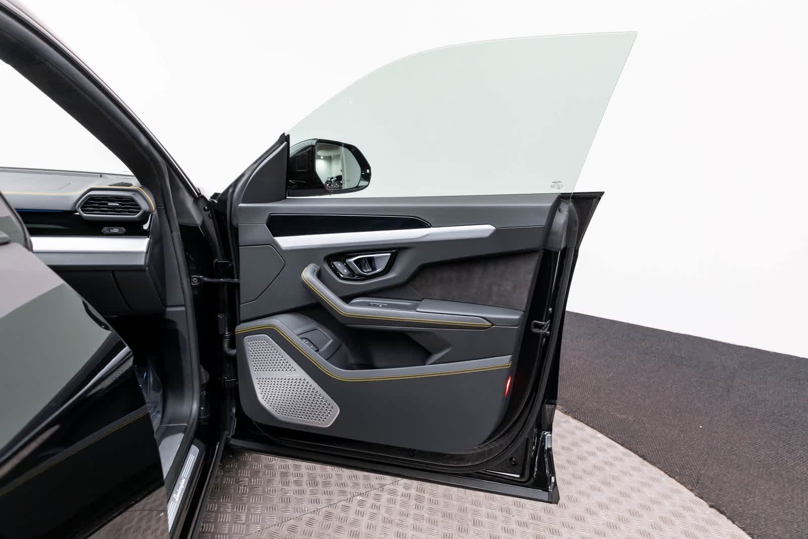 2022 Lamborghini Urus AWD