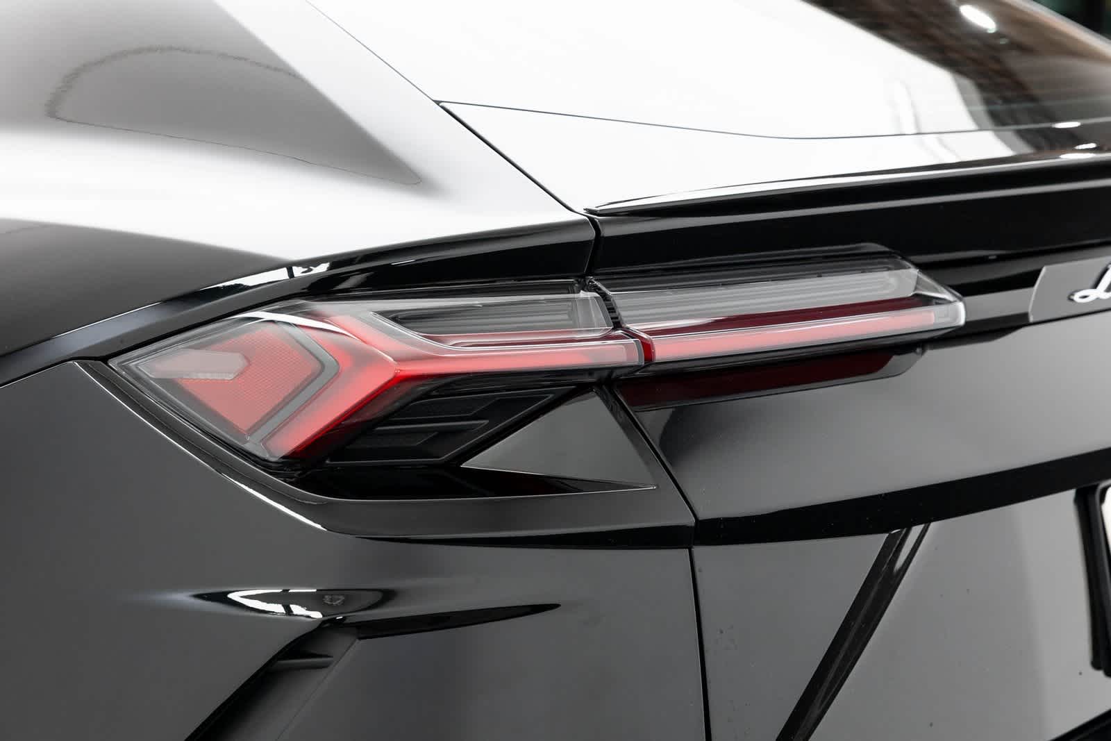 2022 Lamborghini Urus AWD