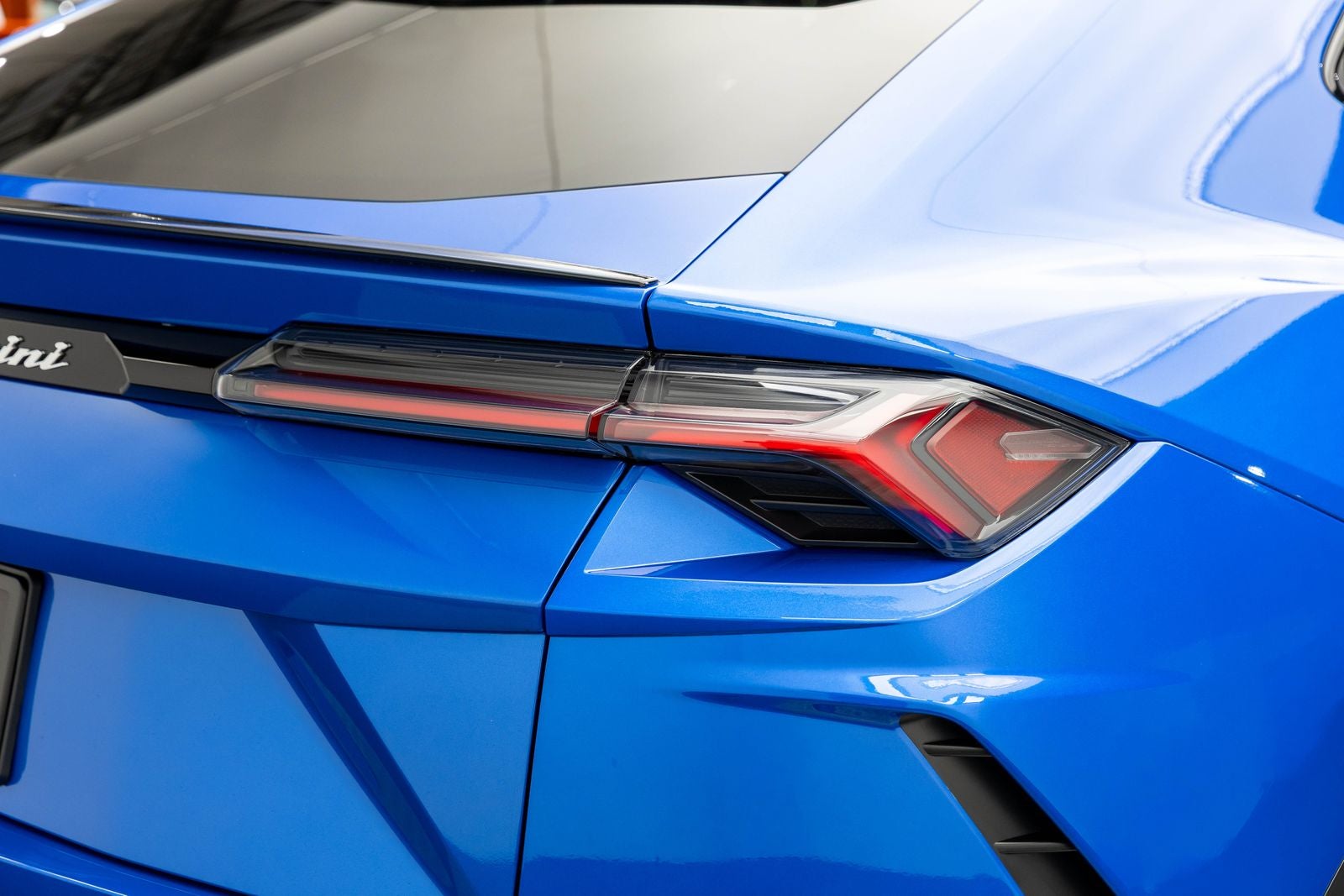 2019 Lamborghini Urus AWD