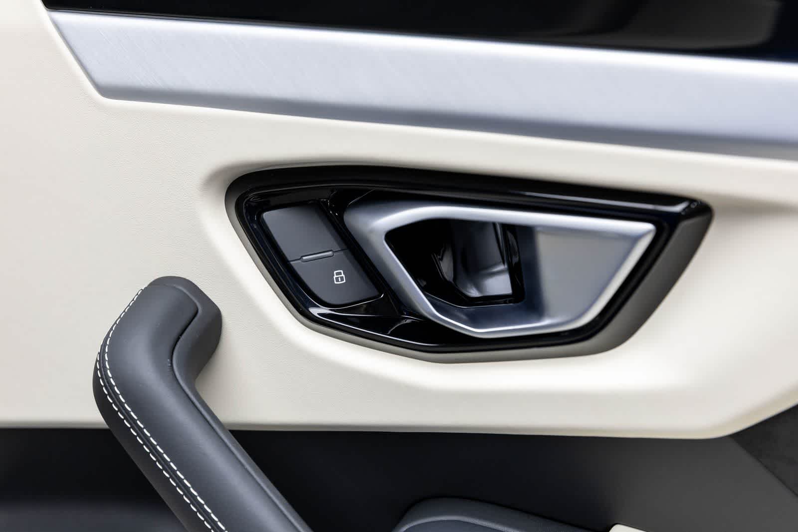 2019 Lamborghini Urus AWD
