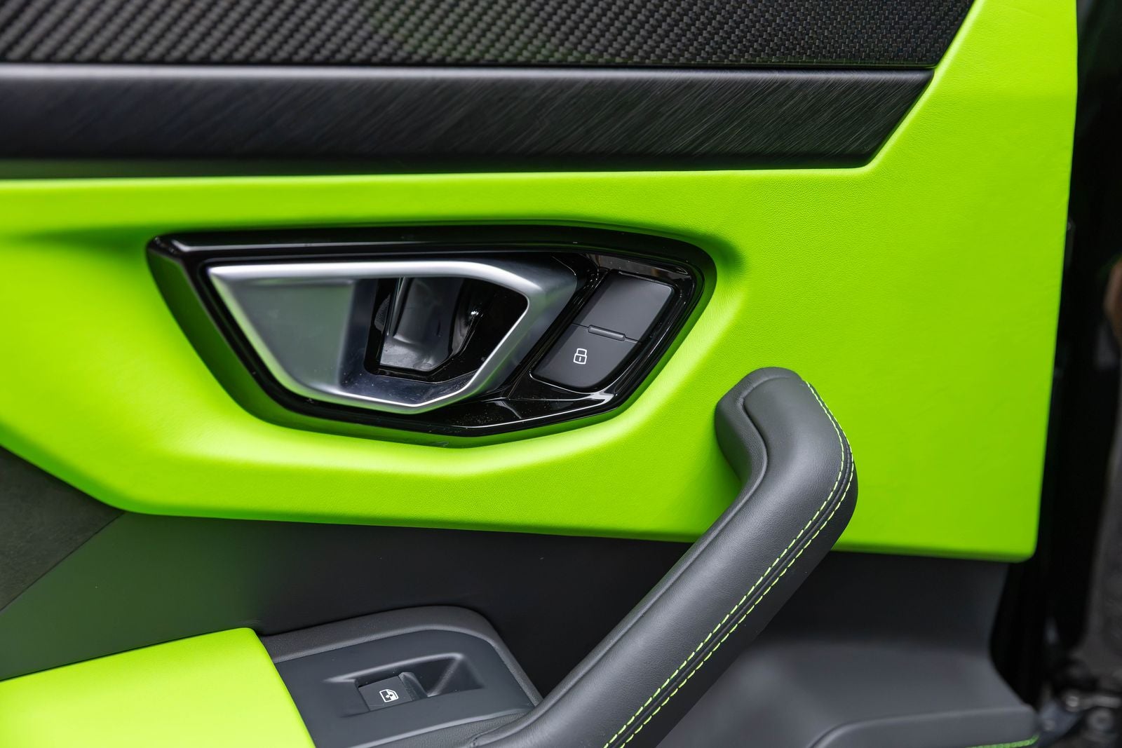 2022 Lamborghini Urus Graphite Capsule