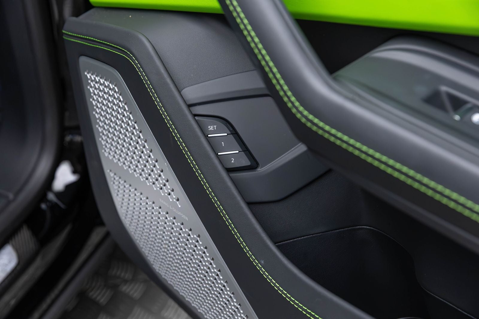 2022 Lamborghini Urus Graphite Capsule