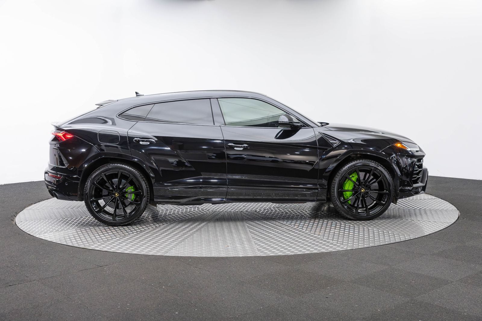 2022 Lamborghini Urus Graphite Capsule