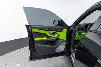 2022 Lamborghini Urus Graphite Capsule