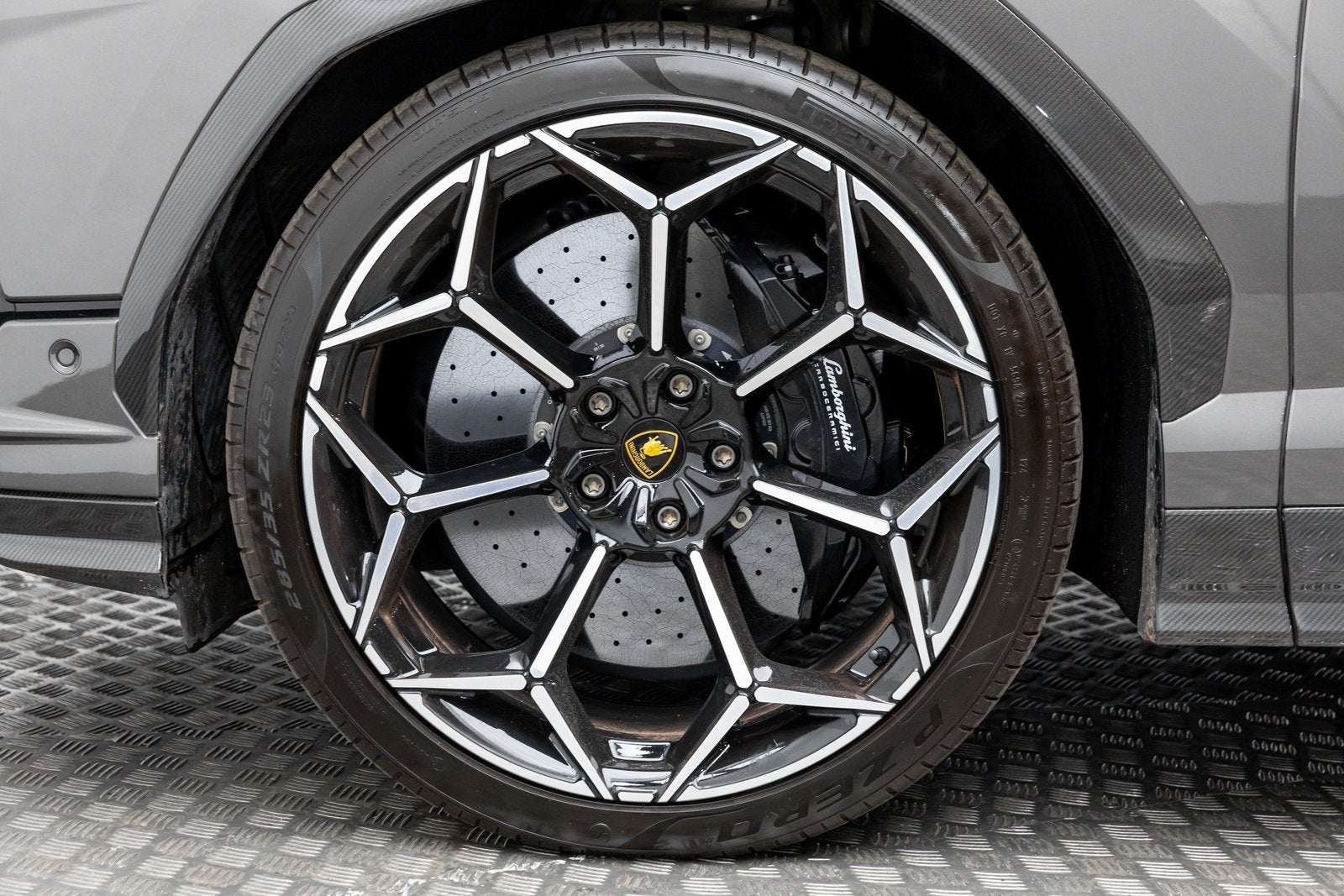 2023 Lamborghini Urus Performante