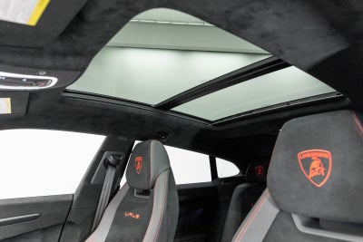 2023 Lamborghini Urus Performante