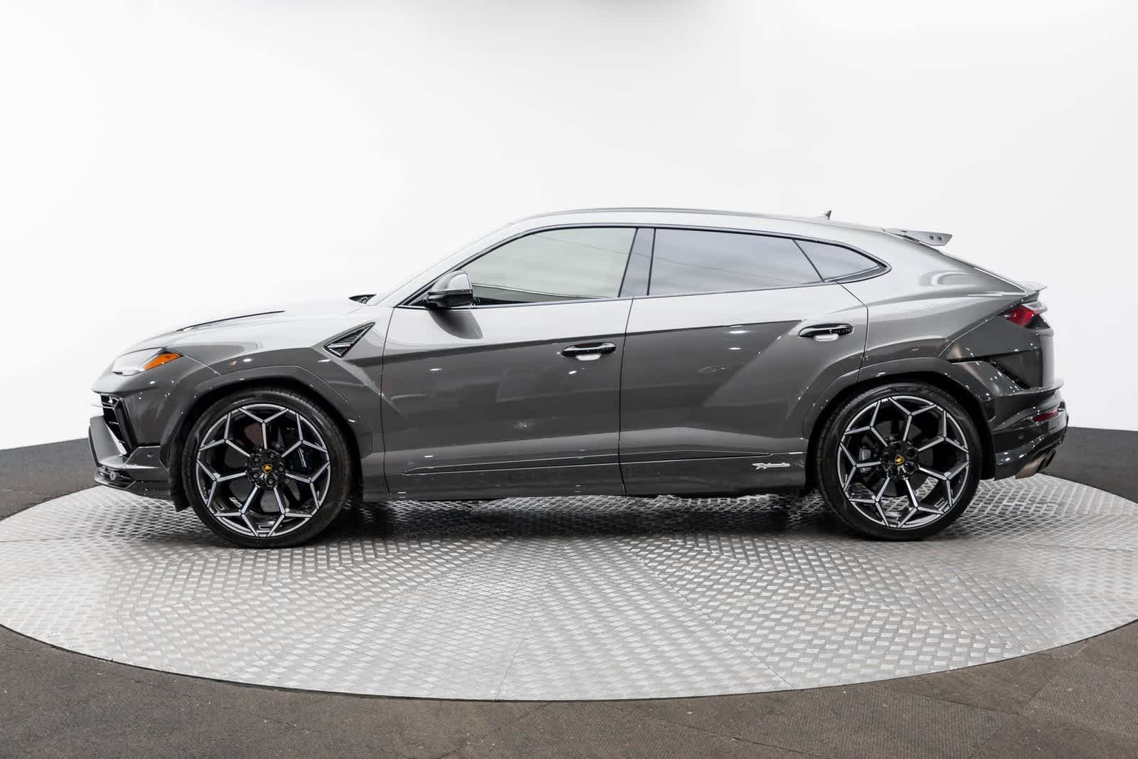2023 Lamborghini Urus Performante