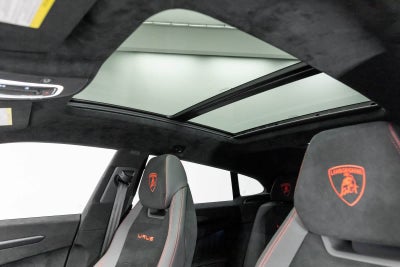 2023 Lamborghini Urus Performante